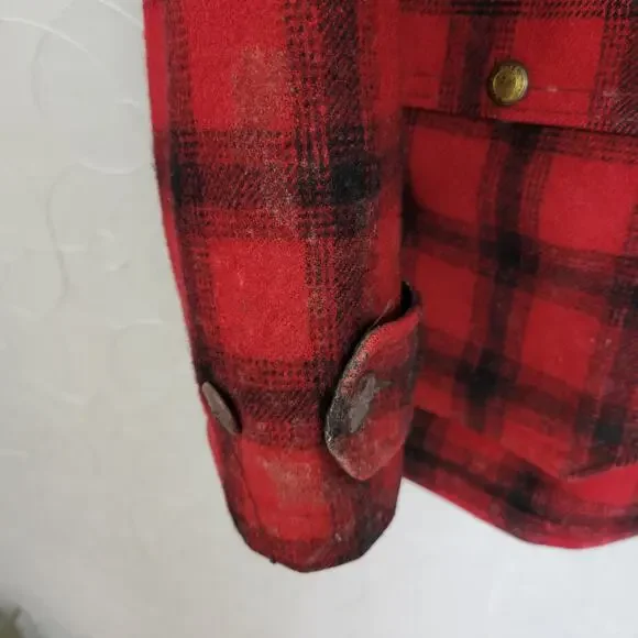 Woolrich Mens Coat Red Black Buffalo Plaid Lined Quilted Hunting Jacket Mackinaw